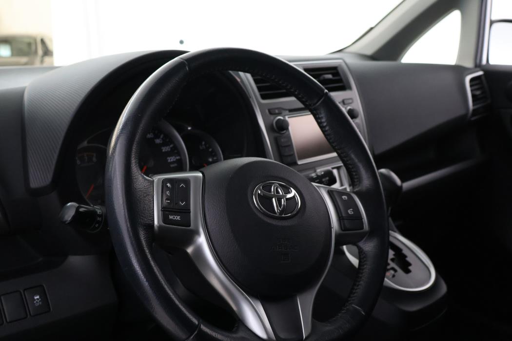 Toyota Verso-S 2012
