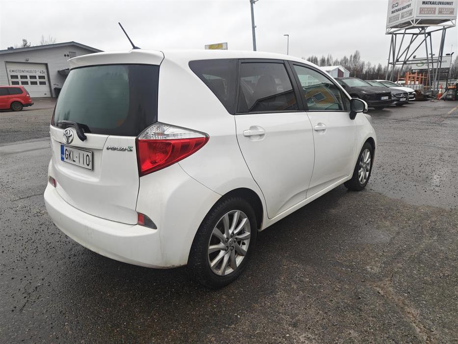 Toyota Verso-S 2012