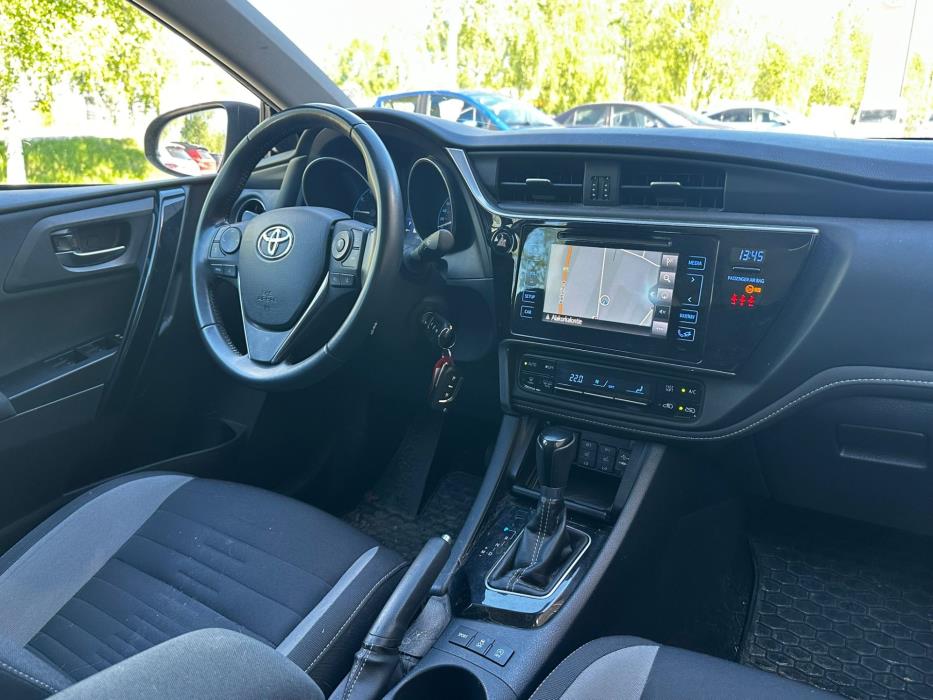 TOYOTA Auris 2017