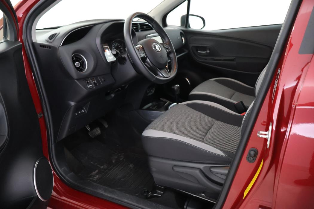 TOYOTA Yaris 2019