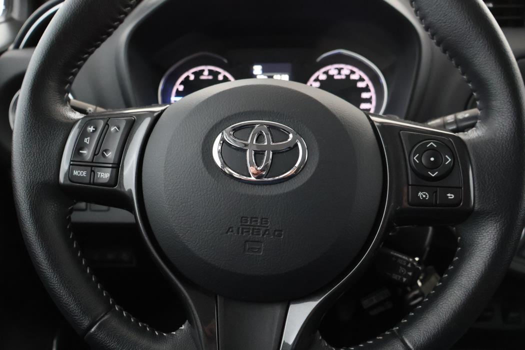 TOYOTA Yaris 2019