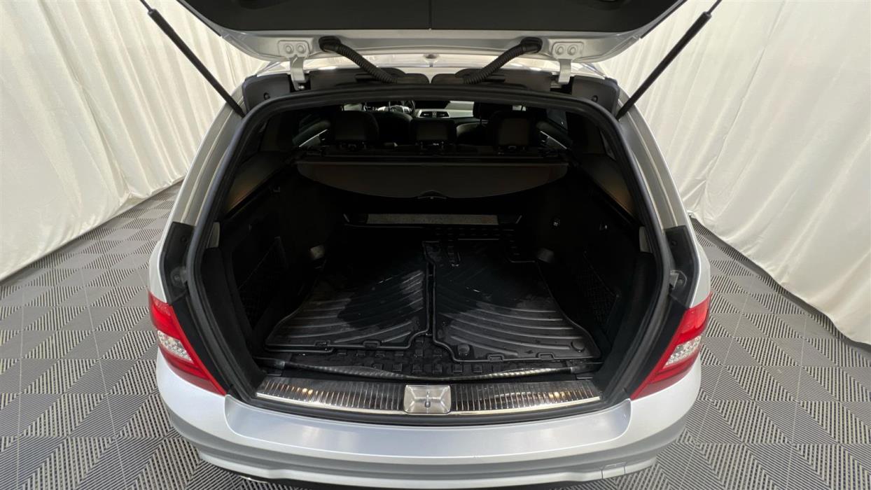 MERCEDES-BENZ C 2011