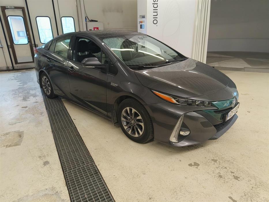 TOYOTA Prius Plug-in 2017