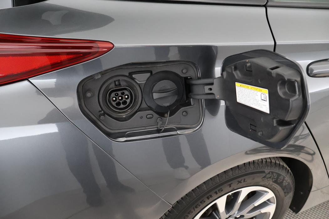TOYOTA Prius Plug-in 2017