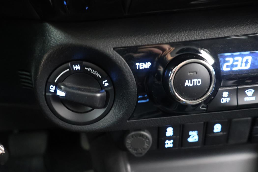 TOYOTA Hilux 2021