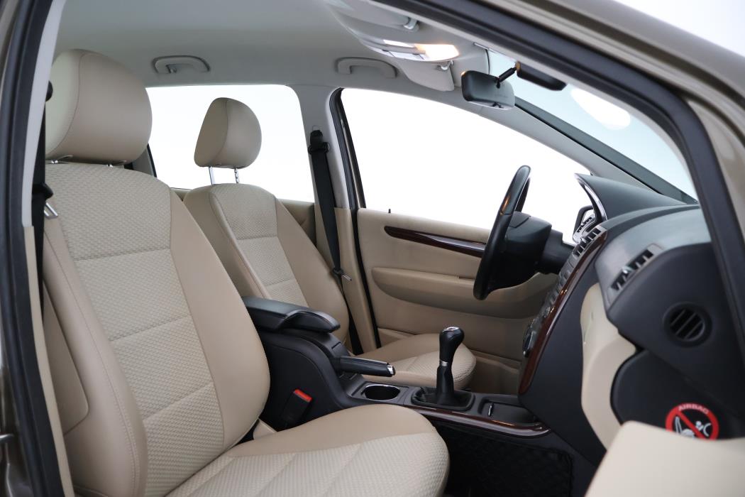 MERCEDES-BENZ A 2011
