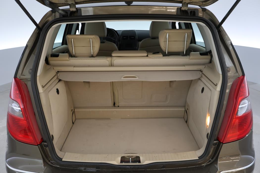 MERCEDES-BENZ A 2011
