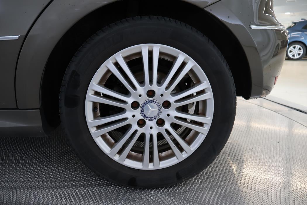 MERCEDES-BENZ A 2011