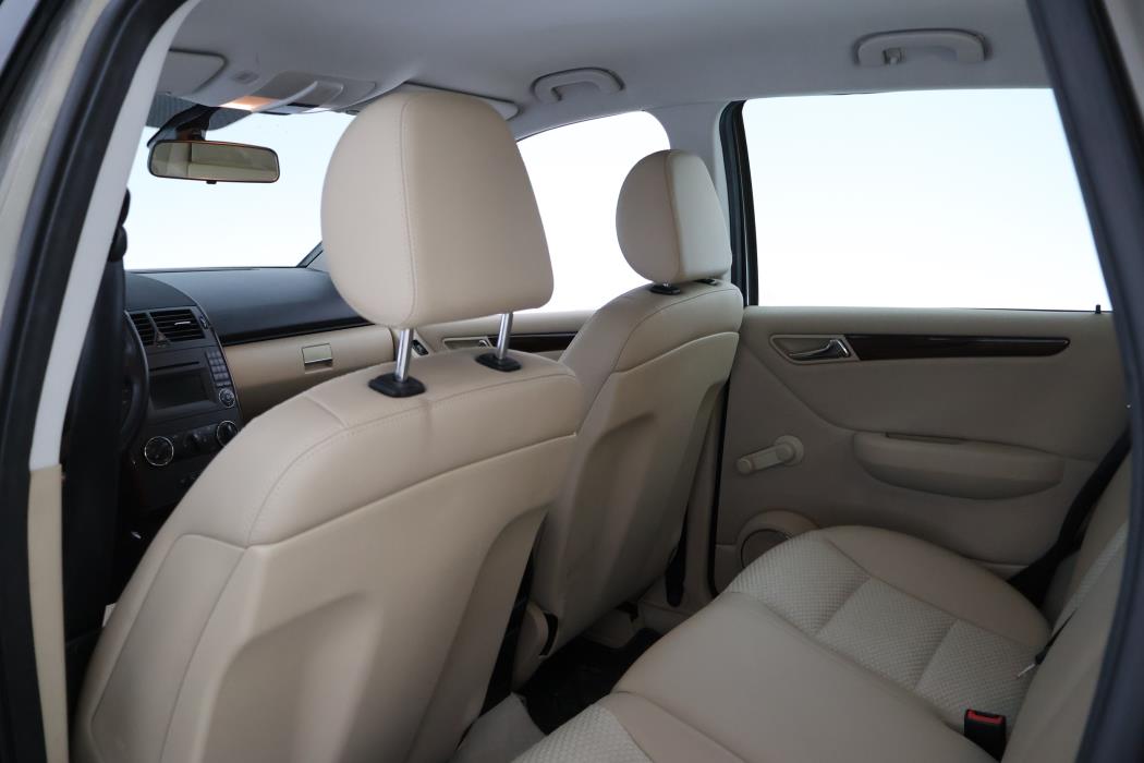 MERCEDES-BENZ A 2011