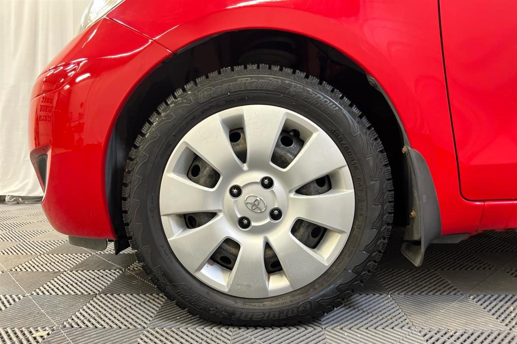 TOYOTA Yaris 2011