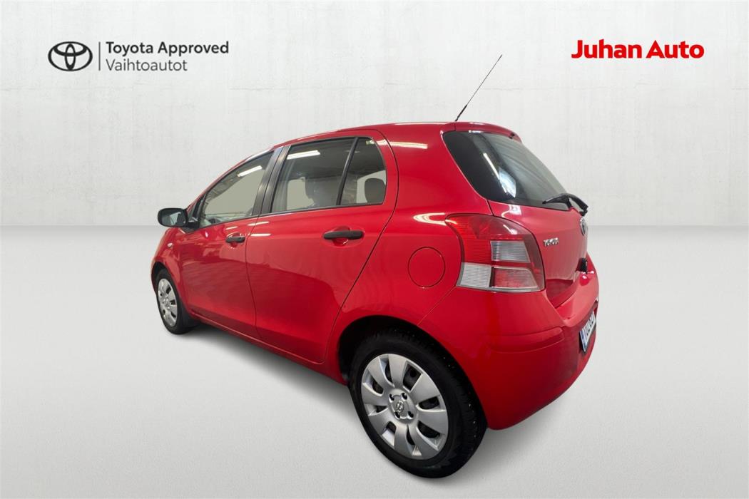 TOYOTA Yaris 2011