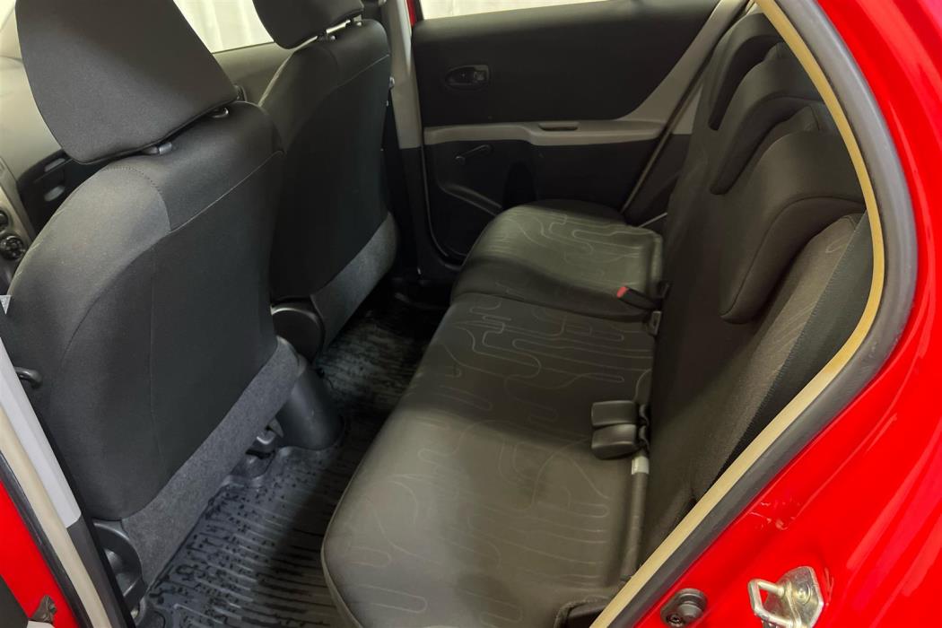TOYOTA Yaris 2011