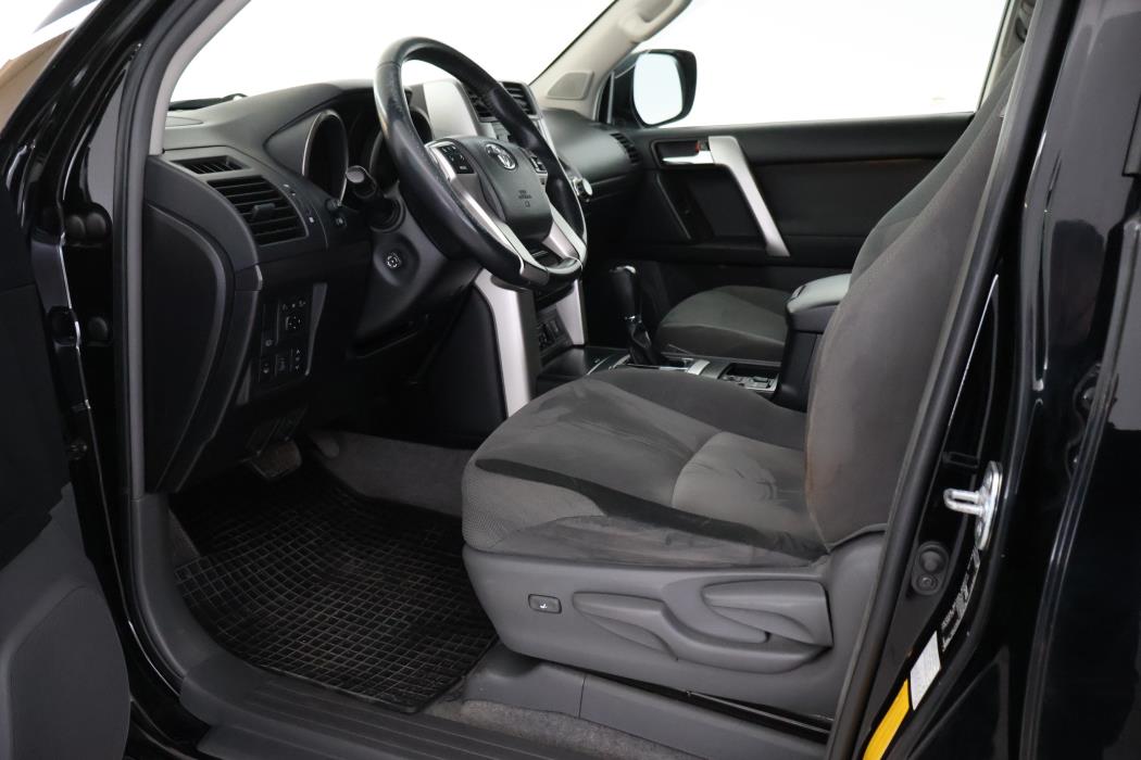 Toyota Land Cruiser 2011