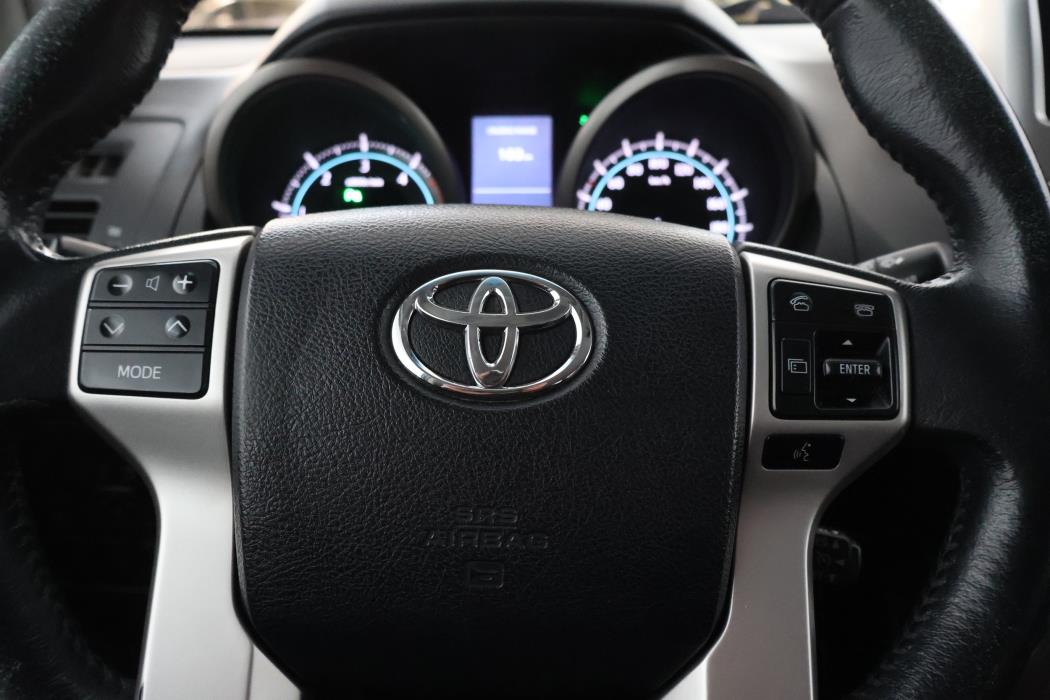 Toyota Land Cruiser 2011