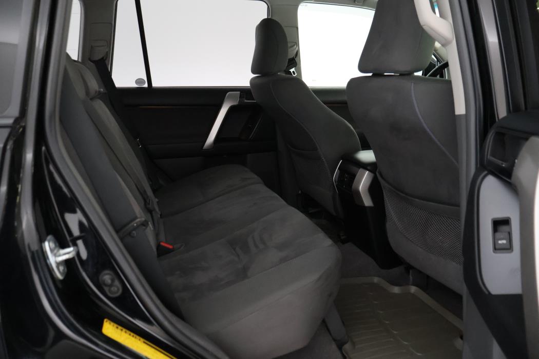 Toyota Land Cruiser 2011