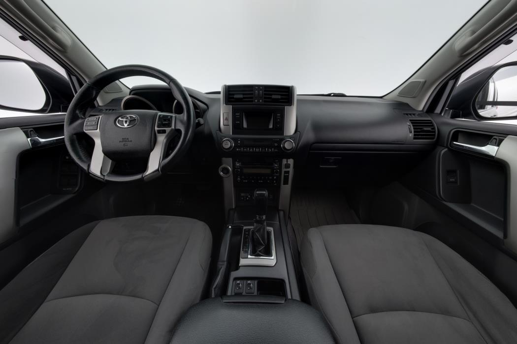 Toyota Land Cruiser 2011