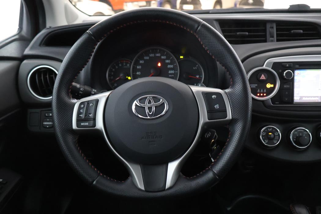 TOYOTA Yaris 2012