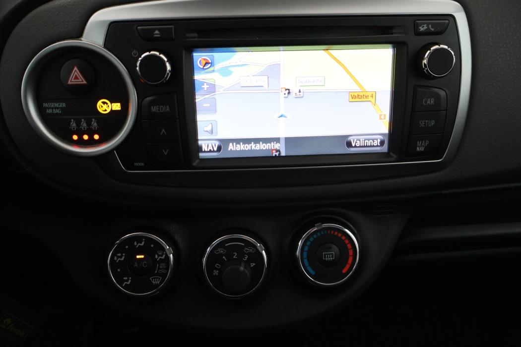 TOYOTA Yaris 2012