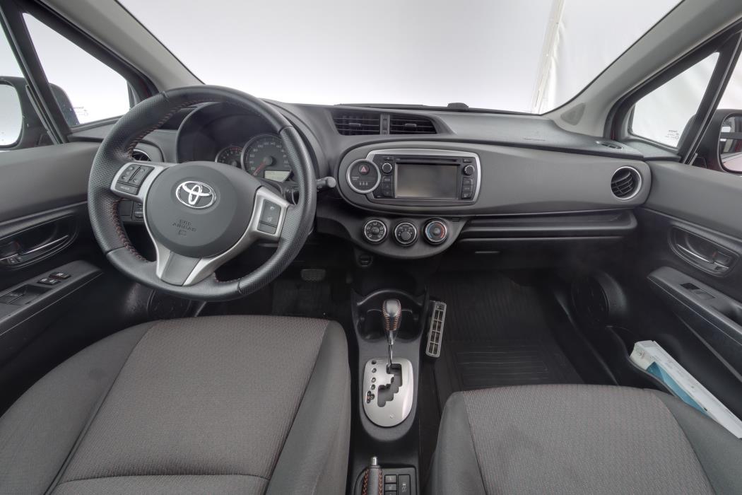 TOYOTA Yaris 2012