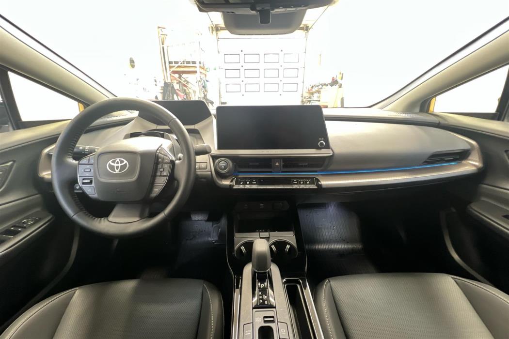 TOYOTA Prius Plug-in 2024