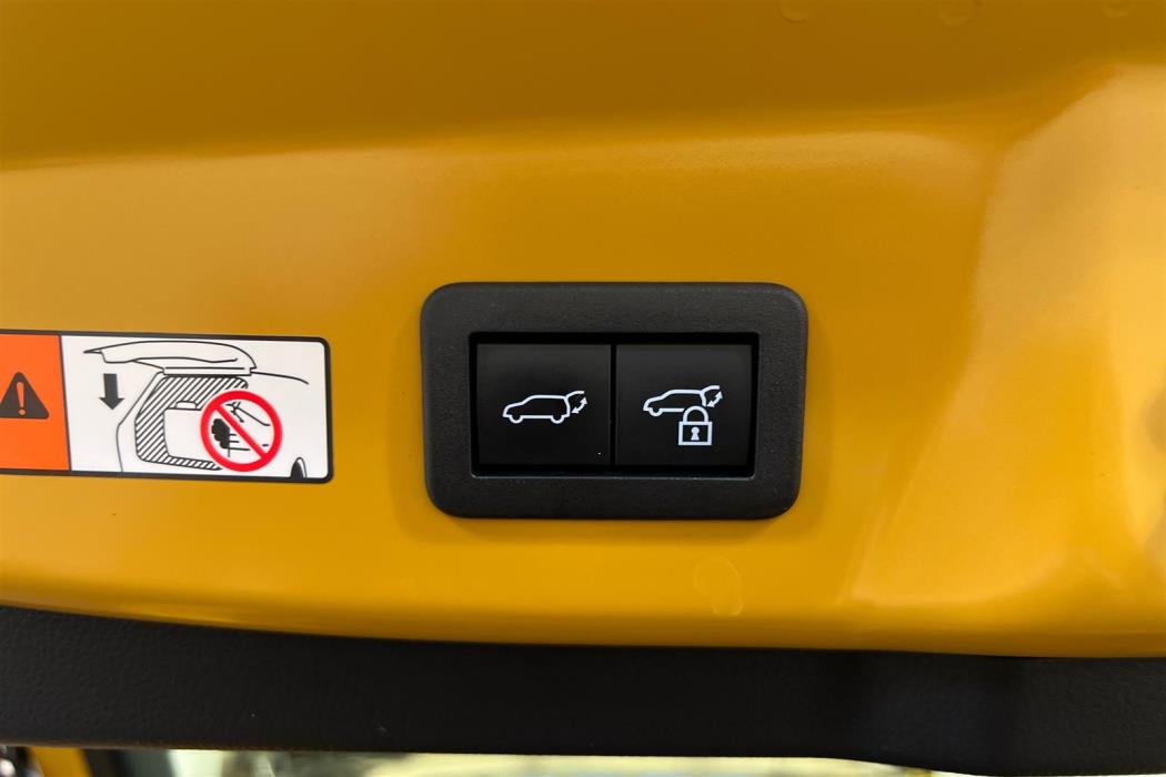 TOYOTA Prius Plug-in 2024