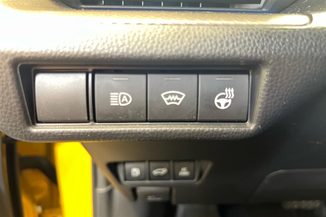 TOYOTA Prius Plug-in 2024