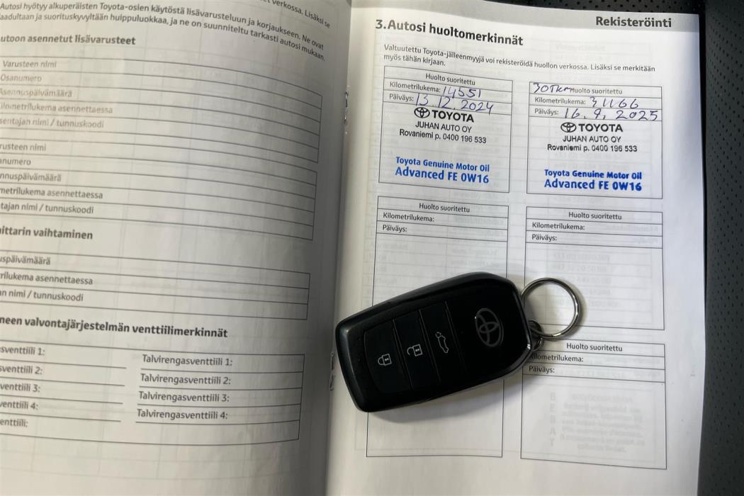 TOYOTA Prius Plug-in 2024