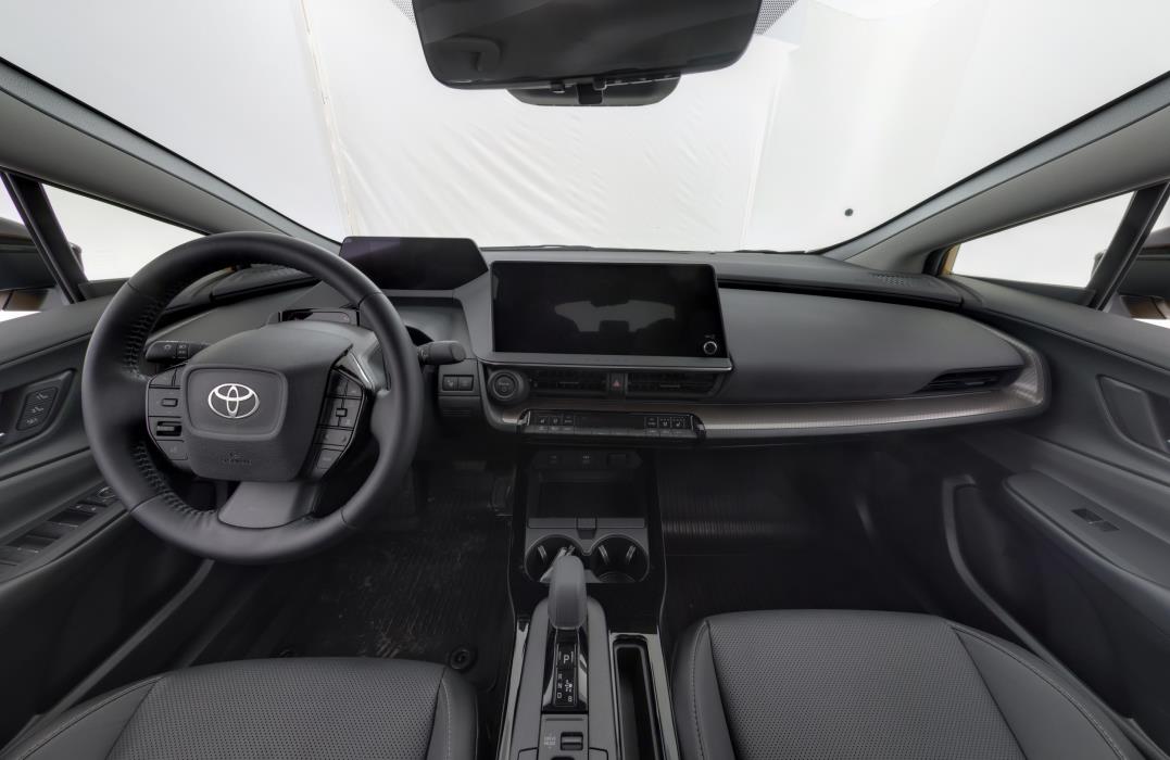 TOYOTA Prius Plug-in 2024