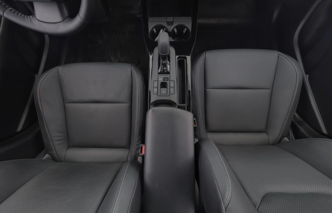 TOYOTA Prius Plug-in 2024