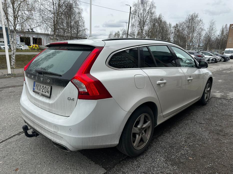 VOLVO V60 2015