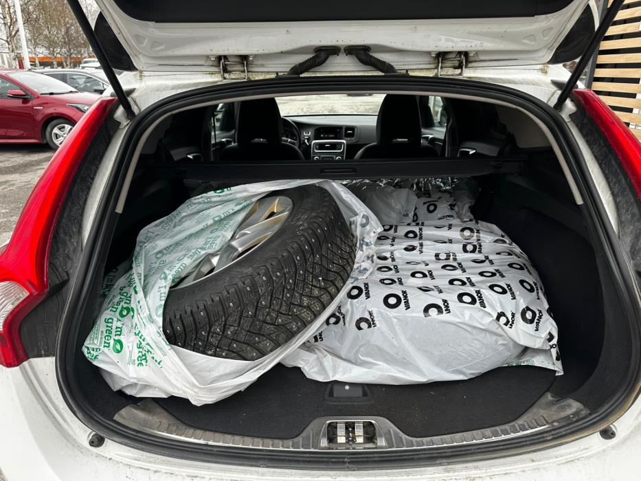 VOLVO V60 2015