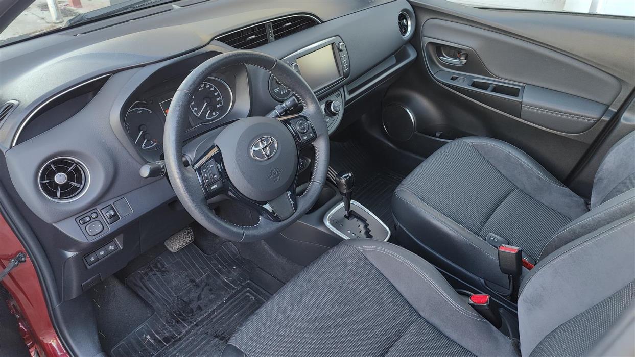 TOYOTA Yaris 2019