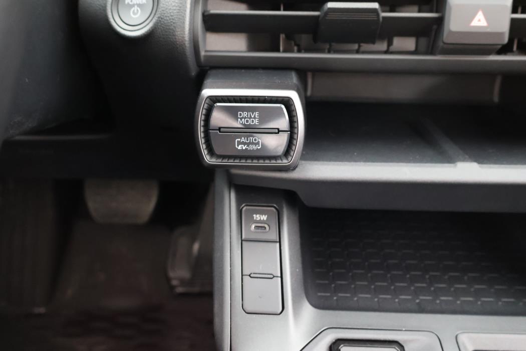 TOYOTA RAV4 2026