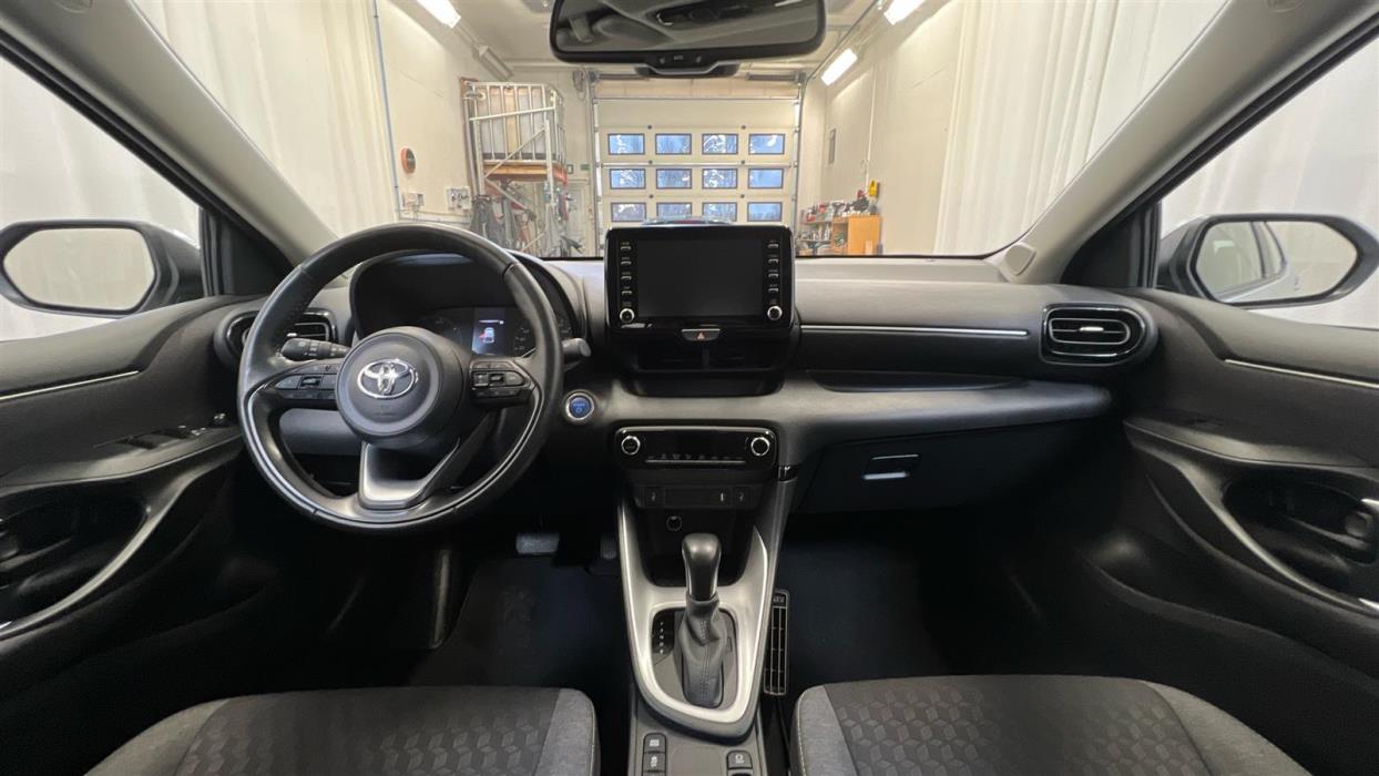 TOYOTA Yaris 2023