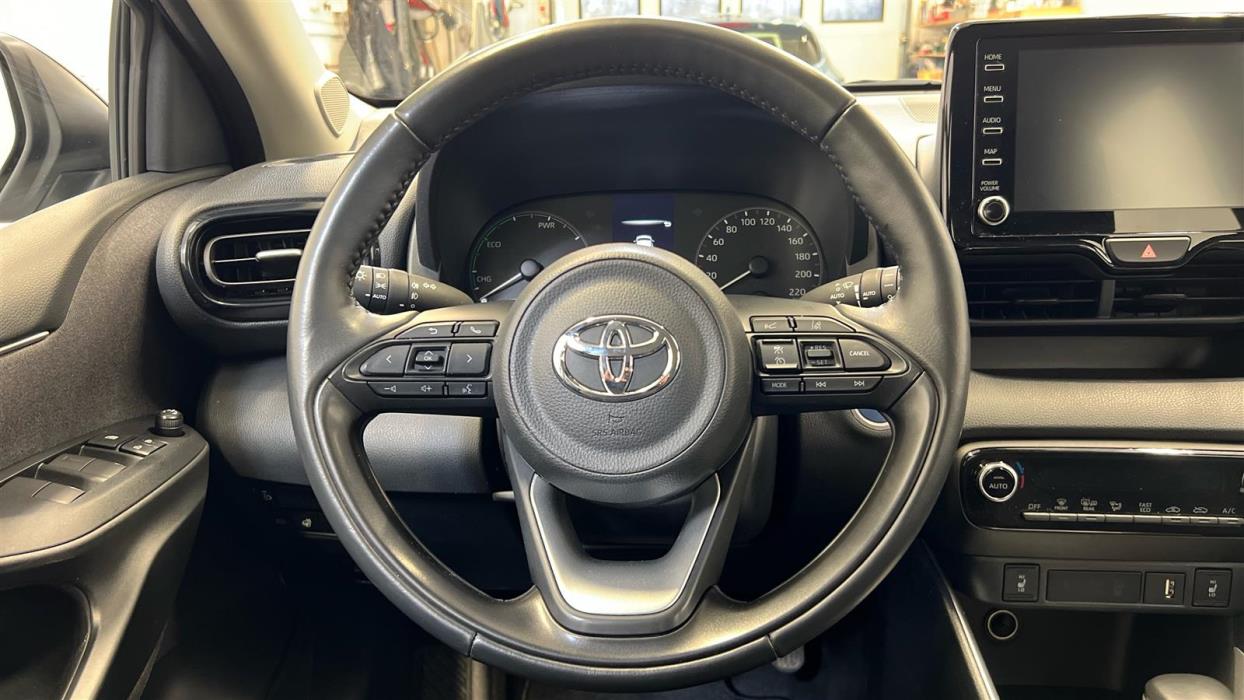 TOYOTA Yaris 2023