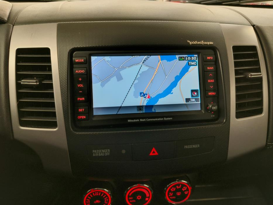 MITSUBISHI OUTLANDER 2011