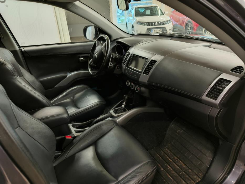 MITSUBISHI OUTLANDER 2011