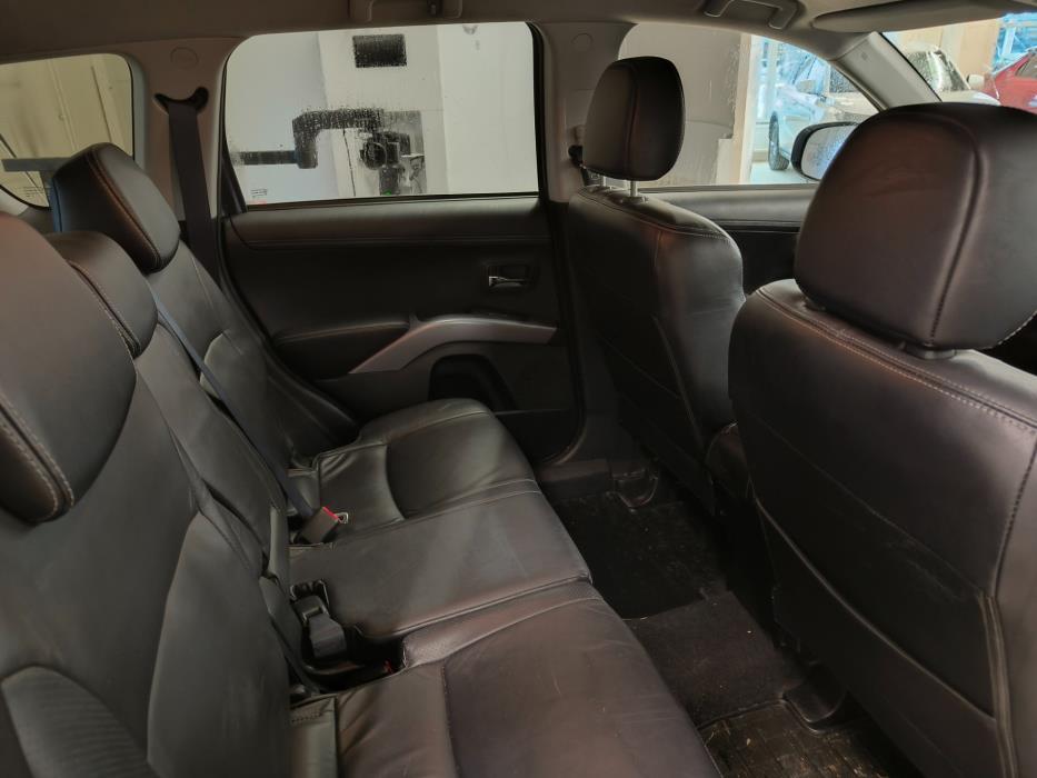 MITSUBISHI OUTLANDER 2011