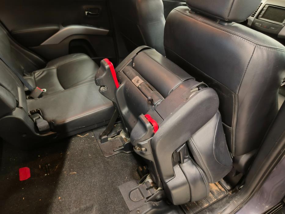 MITSUBISHI OUTLANDER 2011