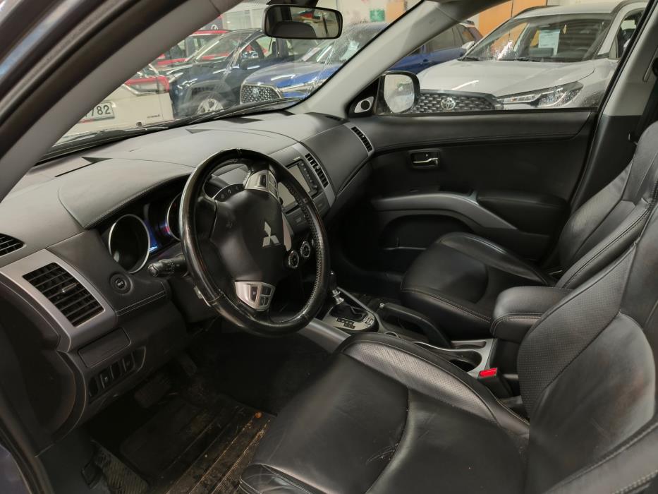 MITSUBISHI OUTLANDER 2011