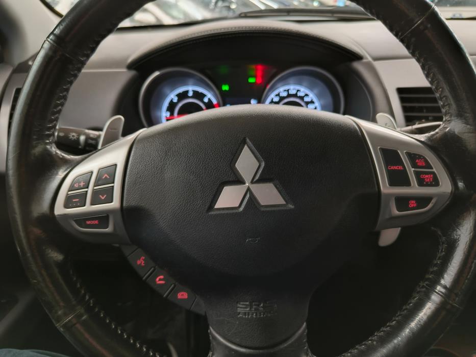 MITSUBISHI OUTLANDER 2011