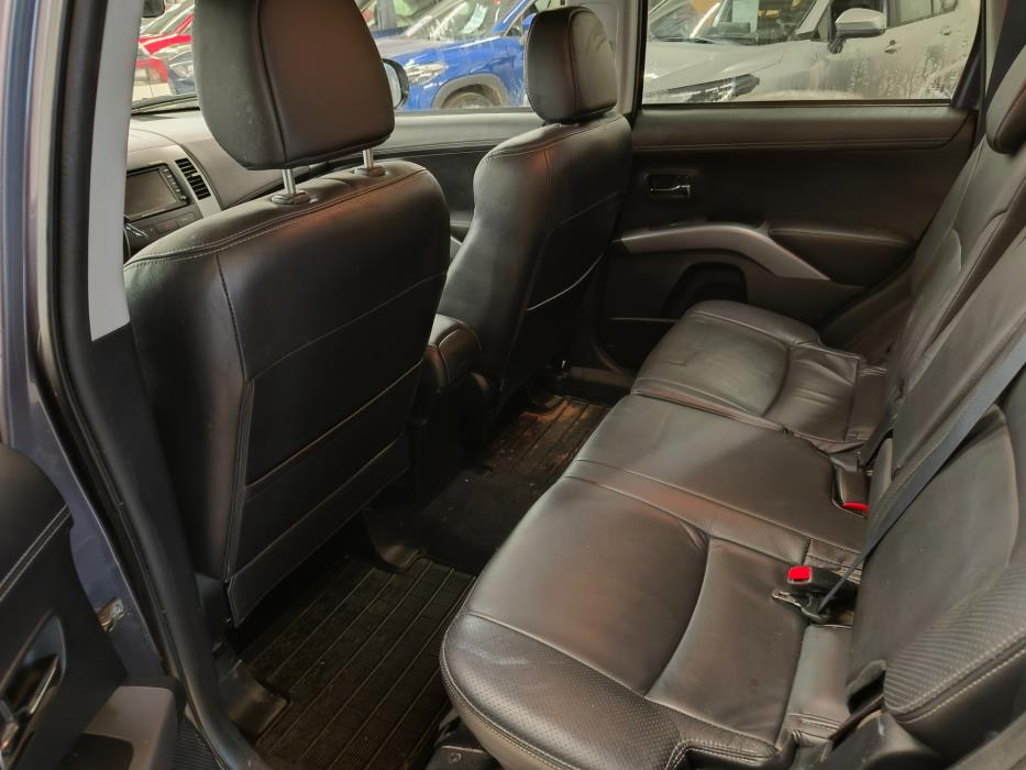 MITSUBISHI OUTLANDER 2011