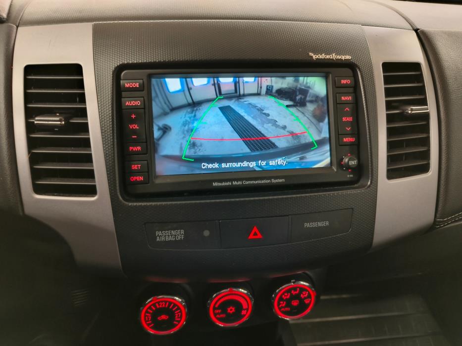 MITSUBISHI OUTLANDER 2011