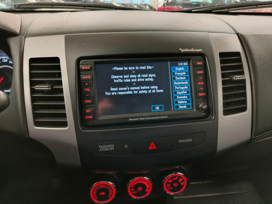 MITSUBISHI OUTLANDER 2011