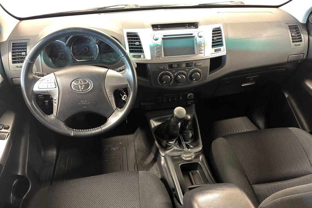 TOYOTA Hilux 2015