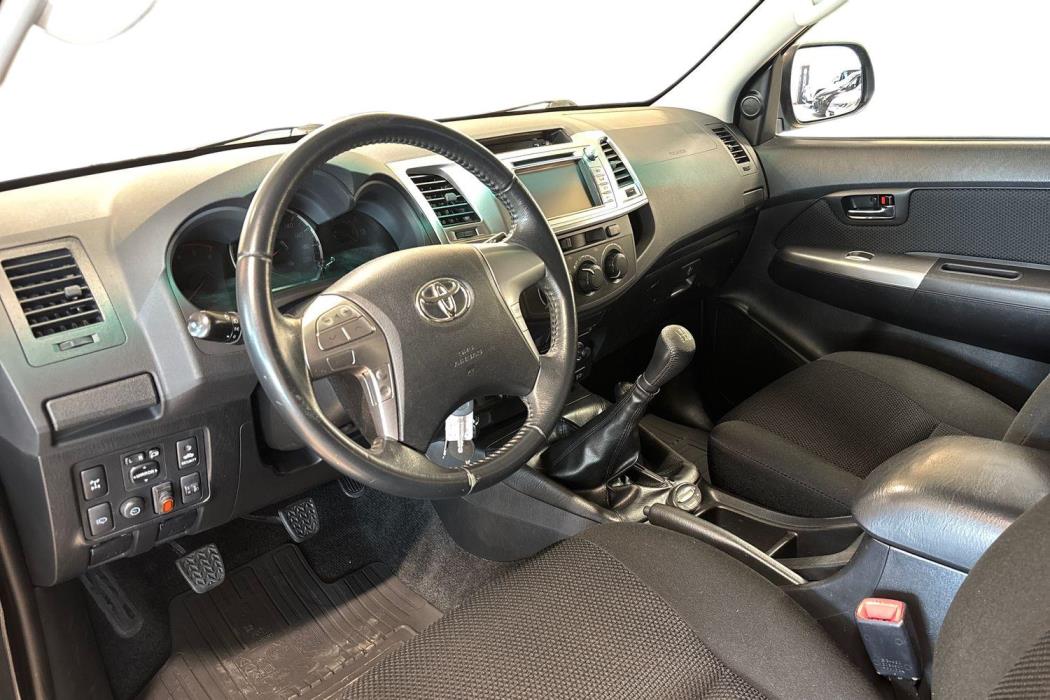 TOYOTA Hilux 2015
