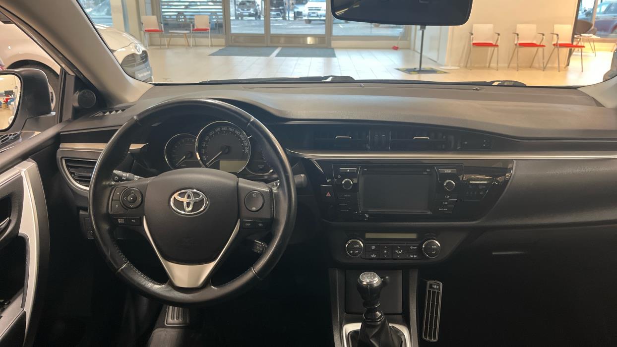 TOYOTA Corolla 2015