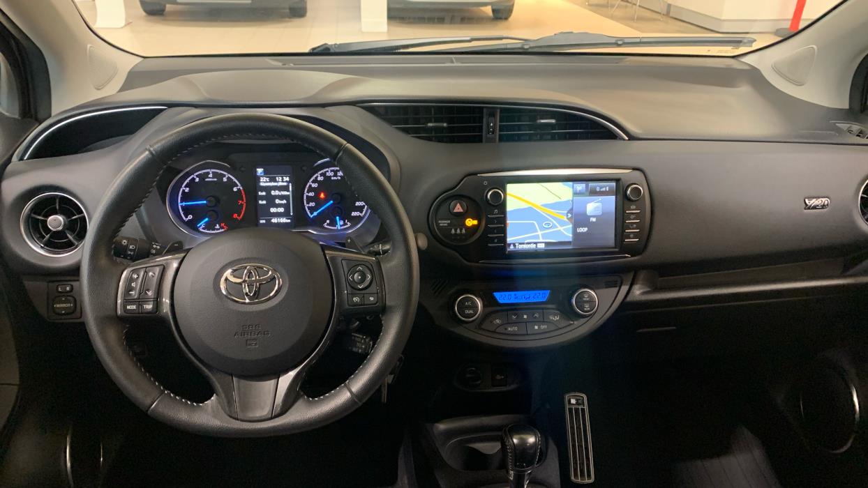 TOYOTA Yaris 2019