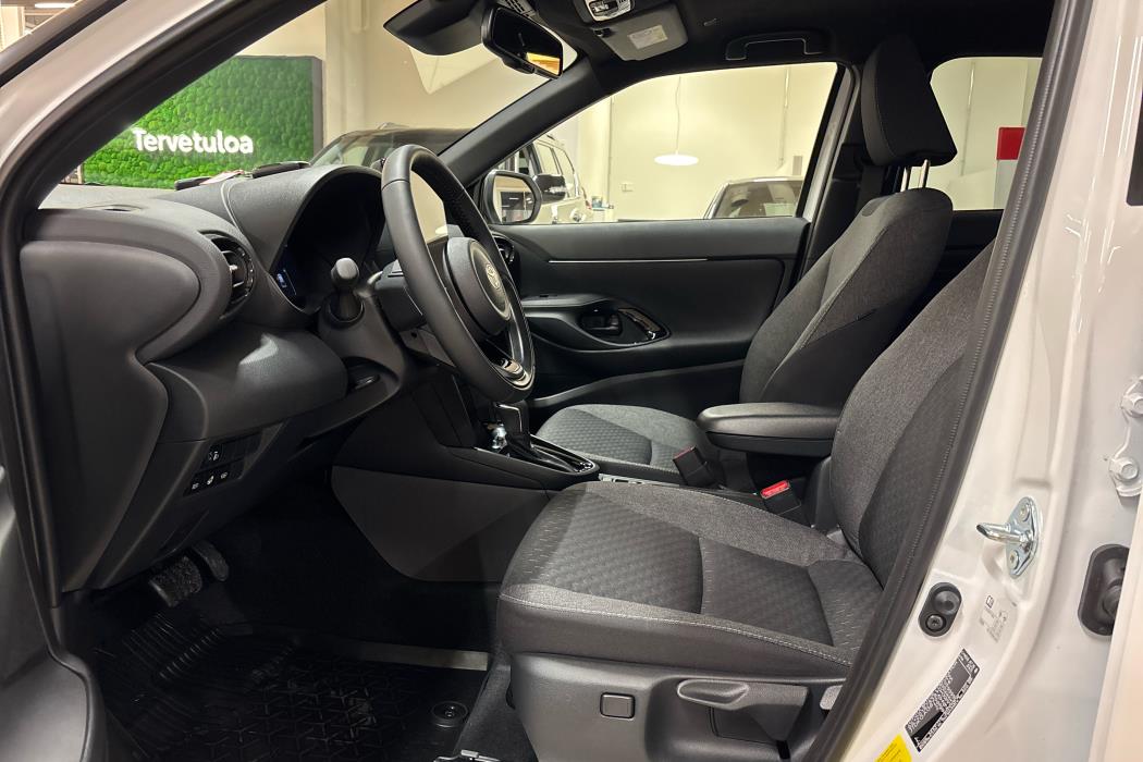 TOYOTA Yaris Cross 2025