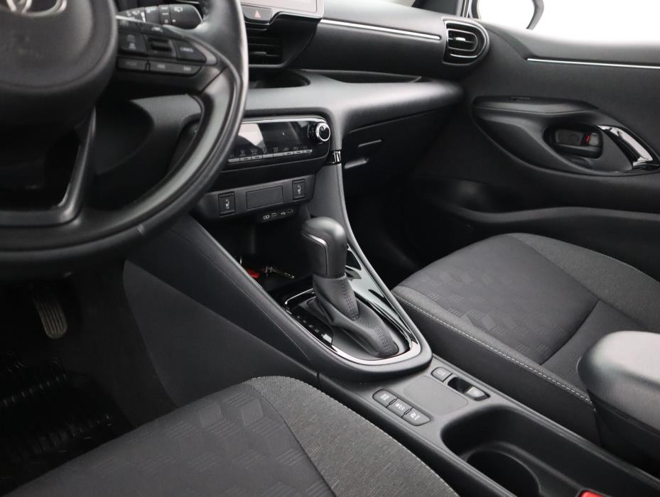 TOYOTA Yaris 2024